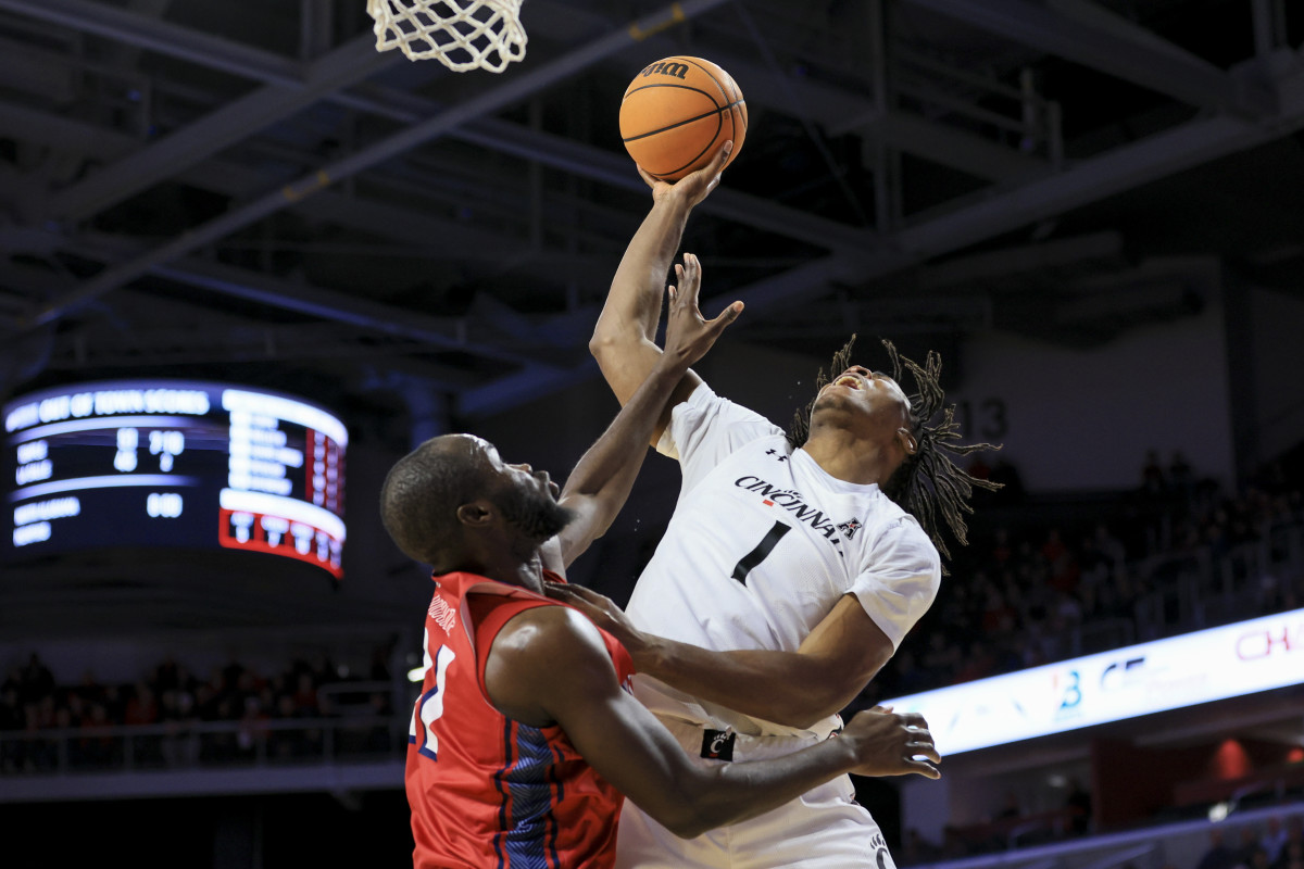 Nov 30, 2022; Cincinnati, Ohio, USA; N.J.I.T Highlanders forward Souleymane Diakite (left) fouls Cincinnati Bearcats forward Kalu Ezikpe (1) in the first half at Fifth Third Arena. Mandatory Credit: Aaron Doster-USA TODAY Sports